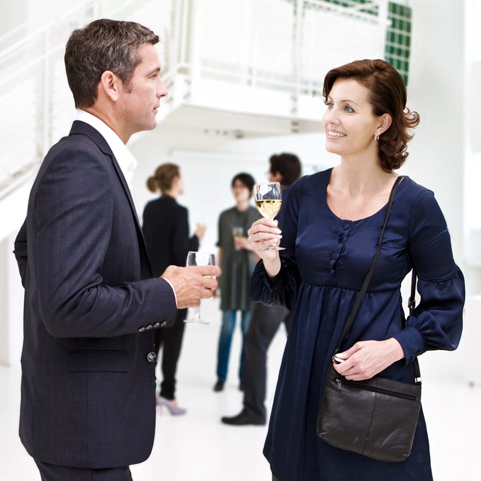 rc-dex-woman-talking-to-man-reception